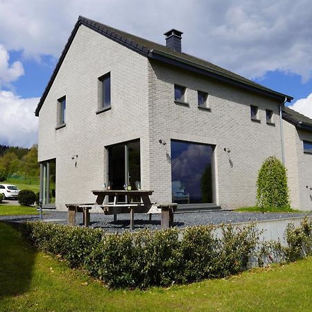 Petite perle en Haute Ardenne avec vue sur la vallée, cabine infra-rouge et bain balnéo Lierneux Esterno foto