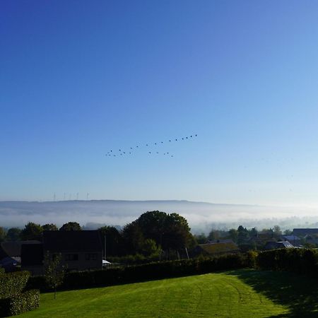 Petite perle en Haute Ardenne avec vue sur la vallée, cabine infra-rouge et bain balnéo Lierneux Esterno foto