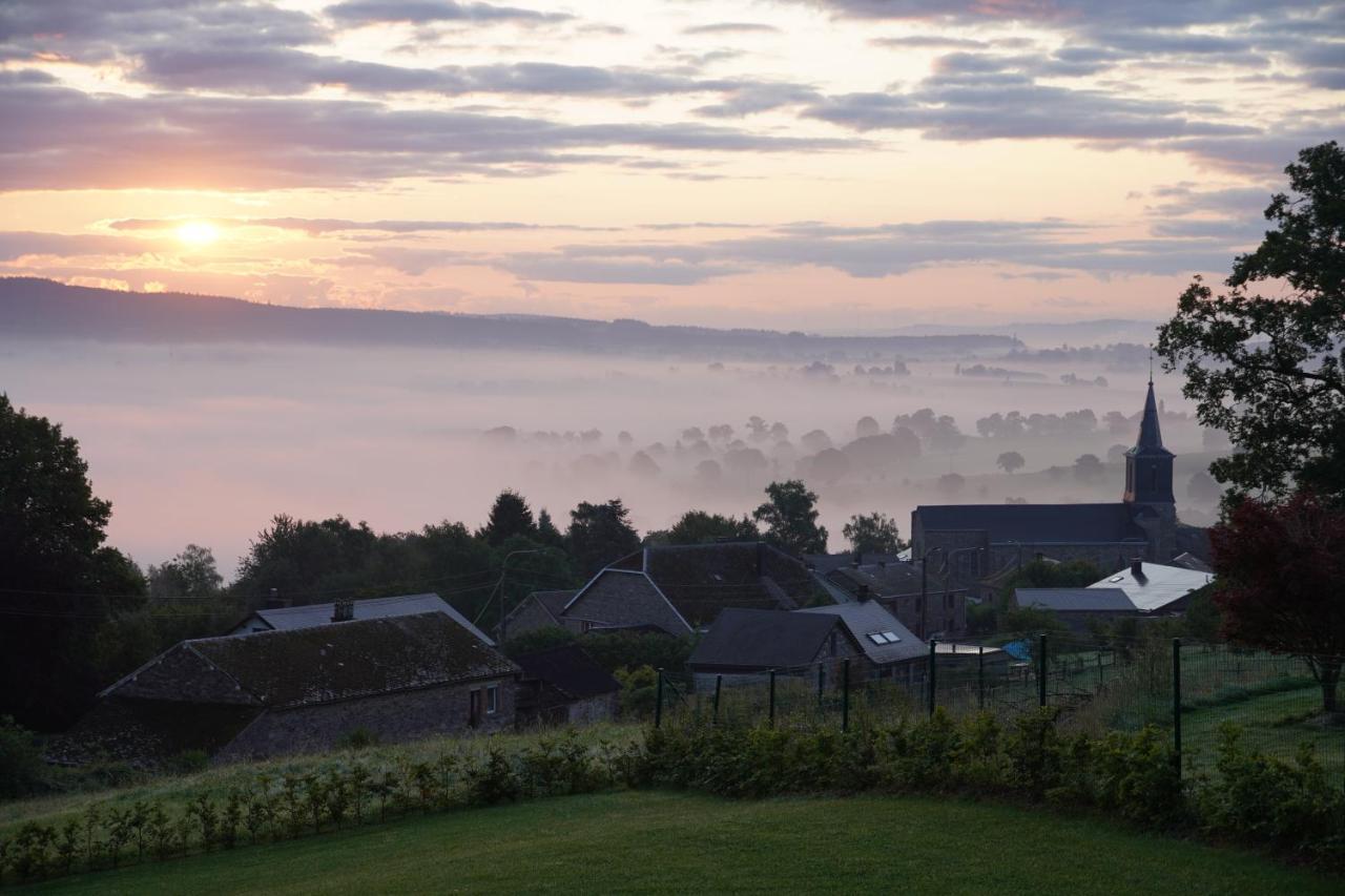 Petite perle en Haute Ardenne avec vue sur la vallée, cabine infra-rouge et bain balnéo Lierneux Esterno foto