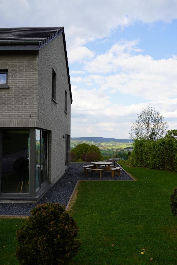 Petite perle en Haute Ardenne avec vue sur la vallée, cabine infra-rouge et bain balnéo Lierneux Esterno foto