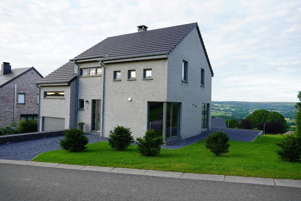 Petite perle en Haute Ardenne avec vue sur la vallée, cabine infra-rouge et bain balnéo Lierneux Esterno foto