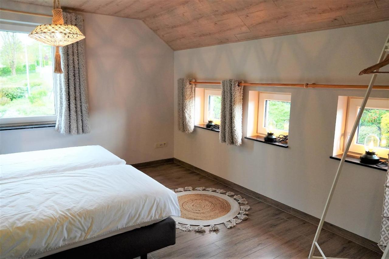 Petite perle en Haute Ardenne avec vue sur la vallée, cabine infra-rouge et bain balnéo Lierneux Esterno foto