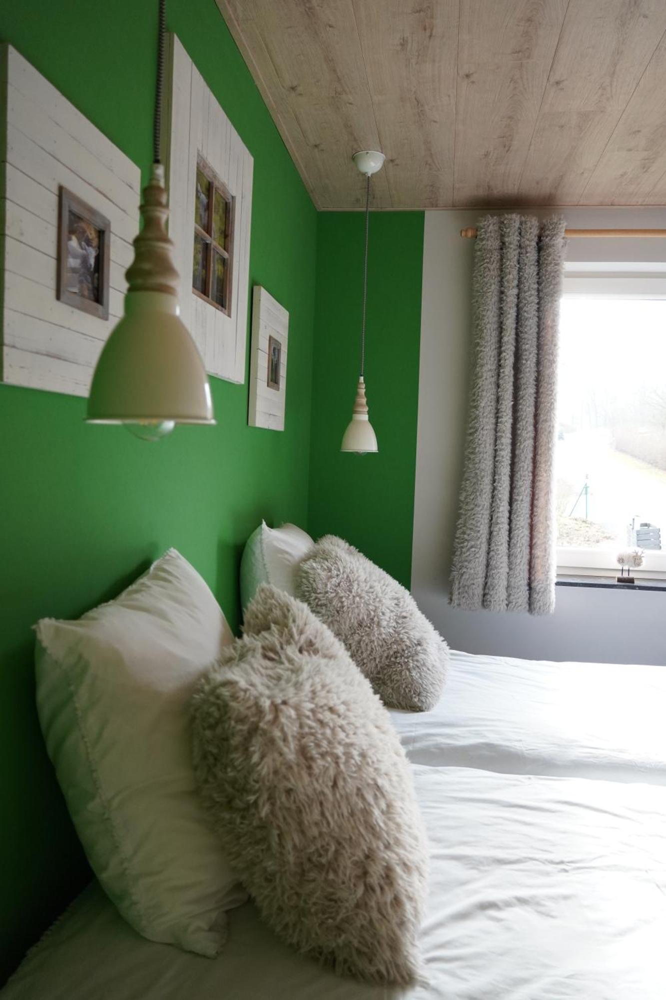 Petite perle en Haute Ardenne avec vue sur la vallée, cabine infra-rouge et bain balnéo Lierneux Esterno foto